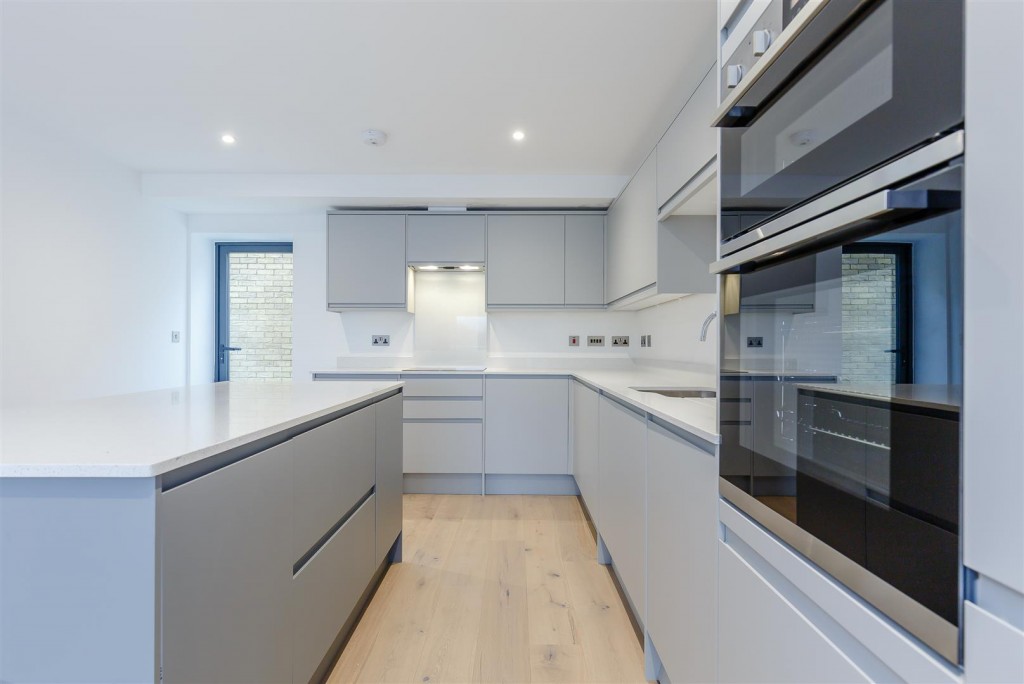 Images for Apartment 4 Eaton Court, 86 Cumnor Hill, Oxford EAID:BUTLSHEWESTAPI BID:11