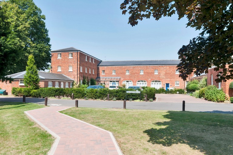 Michaelis Place, Thame